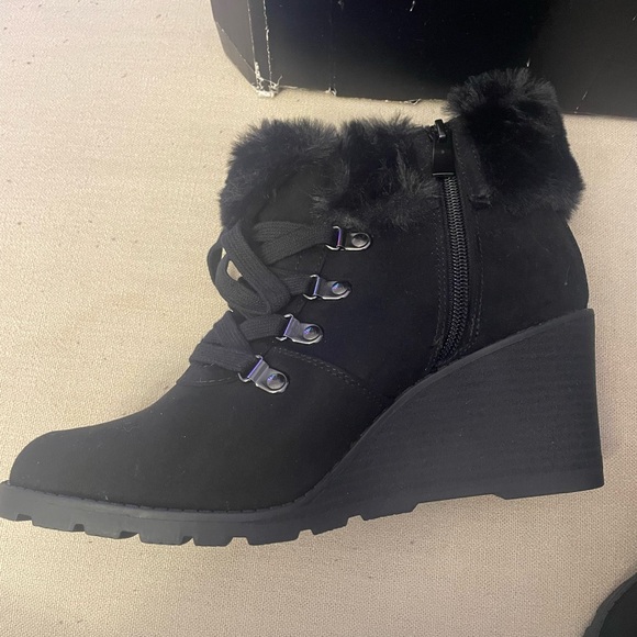 Torrid 8.5 faux fur lined wedge brand new! - Picture 2 of 6